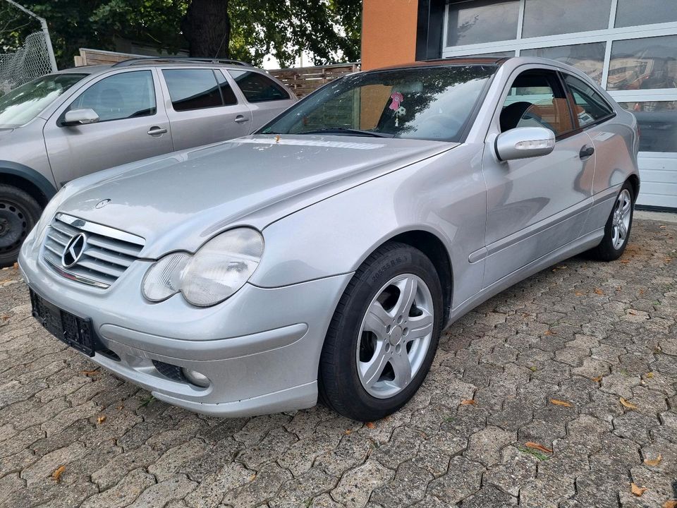 Mercedes Compakt 220 CDI * Automatic *Tüv bis 7-2025 * in Bad Hersfeld