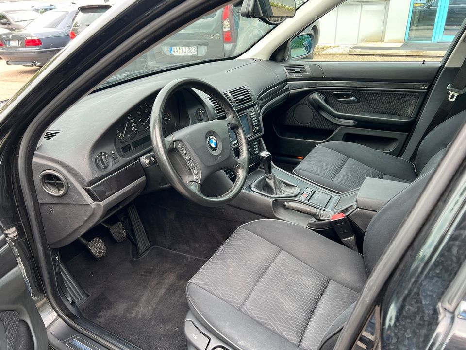 BMW 520i Touring *Xenon*Anhängerkupplung*SHD* in Essingen