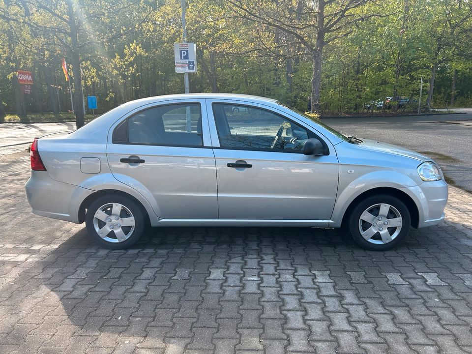 Chevrolet Aveo 1.2L Benzin 90.000km in Berlin