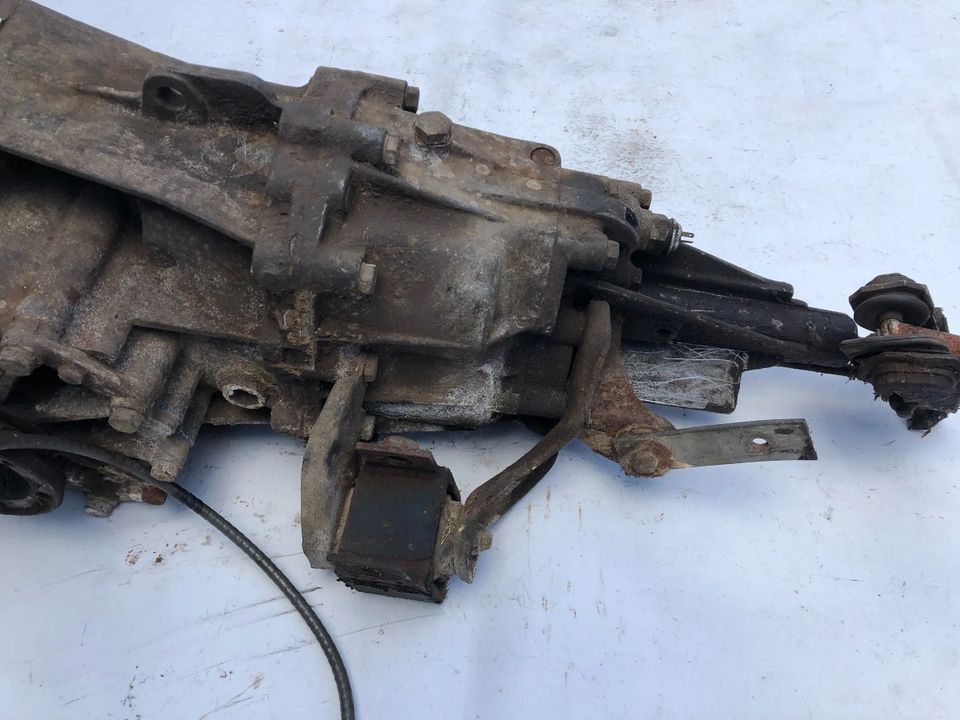 Schaltgetriebe Getriebe Orig VW Volkswagen Passat B2 32B YZ 17115 in Dormagen