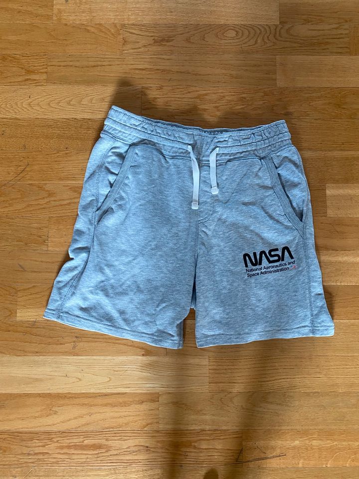 NASA Shorts | H&M Arket Cos Zara Represent SpaceX in München