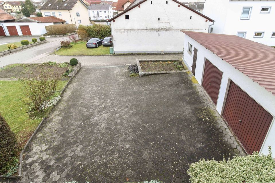 Geräumiges Familienidyll mit Garten, Schuppen und 2 Garagen in Pollenfeld in Pollenfeld