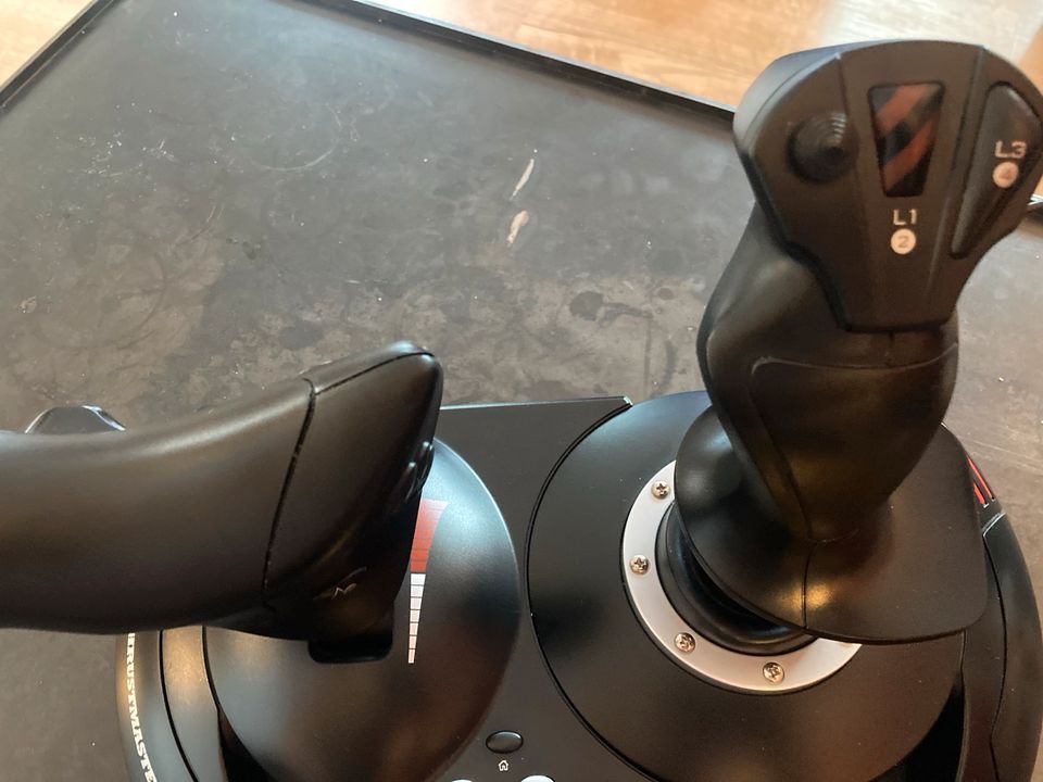 Thrustmaster Joystick in Andernach