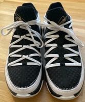 Nike LeBron 17 in Weiß/Schwarz/Gold, Größe 42 Hessen - Bad Homburg Vorschau