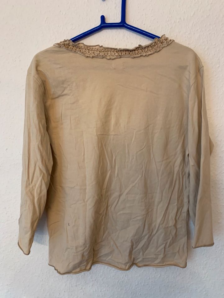 Pullover beige mit schönem V-Ausschnitt in Haan