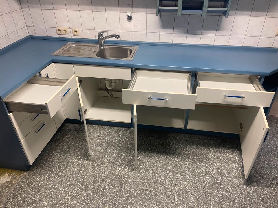 Küchenschränke Waschbecken in Bad Schönborn