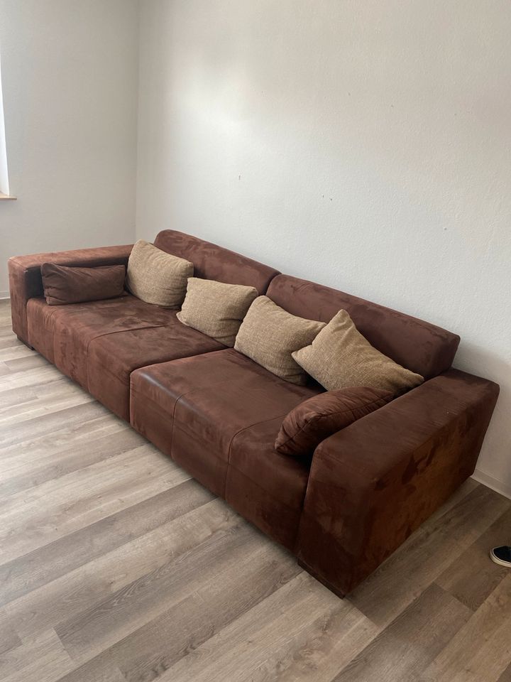 Großes Sofa, Kann am 22.05 abends abgeholt werden!! in Remscheid