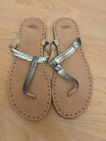 UGG Zehentrenner Sandalen Gr.42 Silber Neuwertig! Hannover - Vahrenwald-List Vorschau