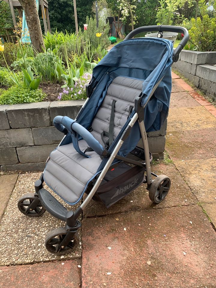 Buggy Kinderwagen Hauk Rapid 4 in Bremen