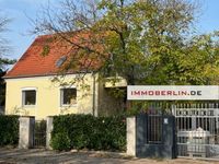 IMMOBERLIN.DE - Kleines freistehendes Einfamilienhaus mit herrlicher Gartenidylle in familienfreundlicher Lage Berlin - Spandau Vorschau