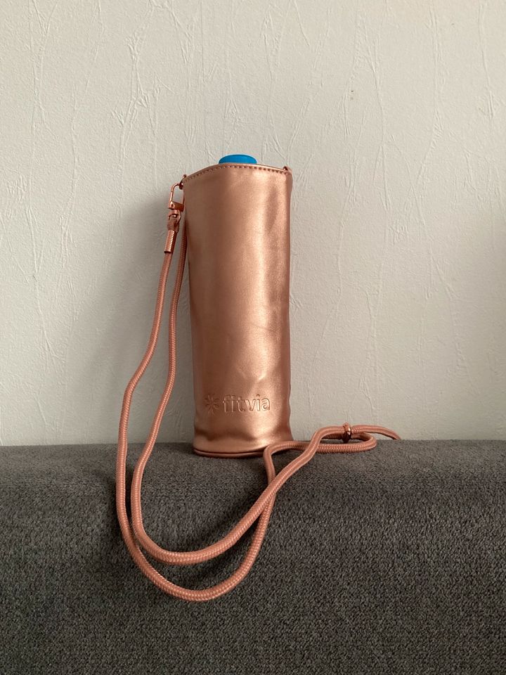 1 x Kühltasche für 0,5l Flasche / Dose zum Umhängen rosé Gold in Erkelenz