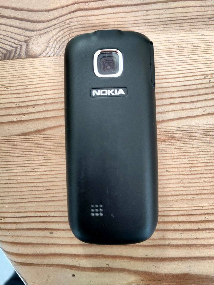 Nokia 2330 classic mit Netzteil inkl. Versand in Winsen (Luhe)