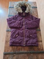 Winter Jacke Gr. 116 H&M berry dunkellila gefüttert Fellmütze Nordrhein-Westfalen - Langenfeld Vorschau