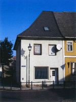 Nur zur Vermietung! Stark sanierungsbedürftiges Reiheneckhaus mit Garage in Barby Sachsen-Anhalt - Barby Vorschau