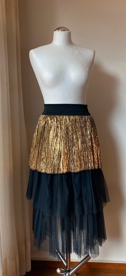 Tüllrock Rock festlich Party schwarz + Gold metallic xs / s lang in  Nordrhein-Westfalen - Moers | eBay Kleinanzeigen ist jetzt Kleinanzeigen