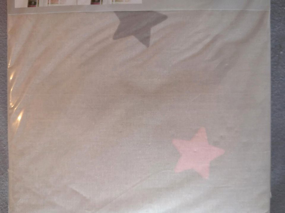 Baby Bettwäsche, 40x60/100x135,grau mit rosa/grauen Sternen, NEU in Hille