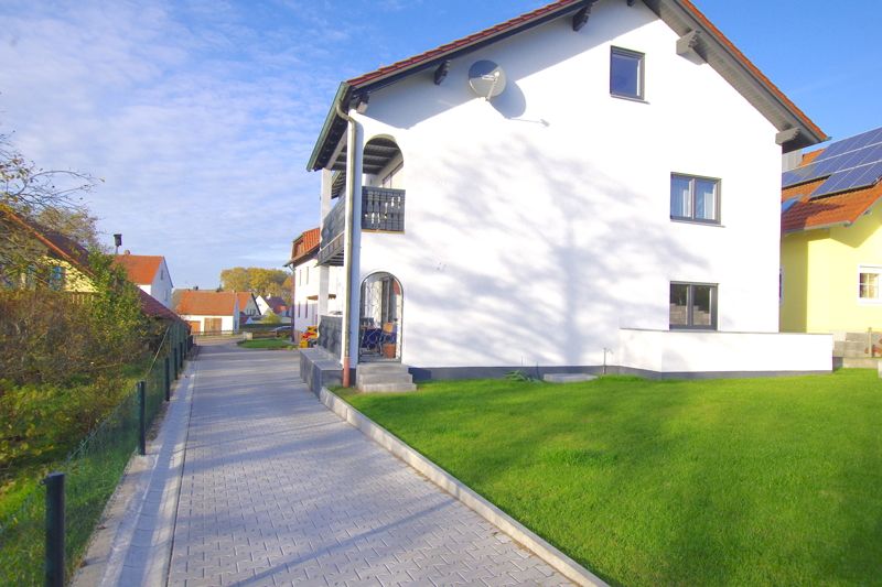 | Perfekt im Schnitt! |    4-Zimmerwohnung mit Westbalkon und zwei Stellplätzen in Maxhütte-Haidhof