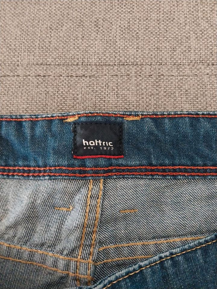 Kurze Jeans von hattric in Schwalbach
