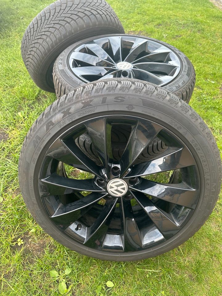 Passat CC Golf Scirocco Touran Winterräder 225/45R19 Schwarz in Vetschau