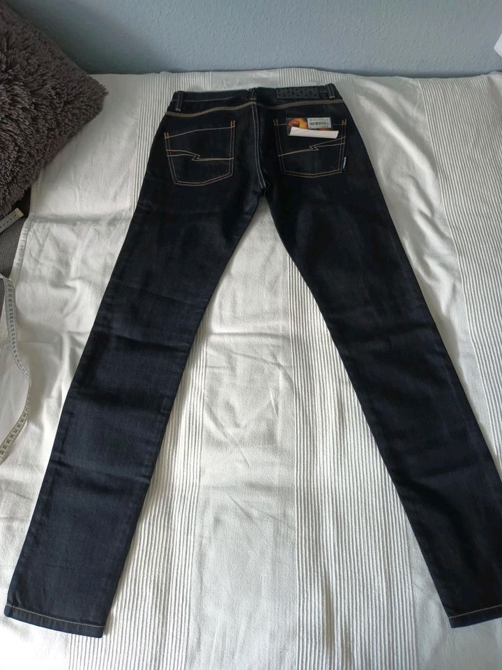 Reell GRL Jeans Nina 29/34 Dark Blue Neu ungetragen mit Etikett in Gießen