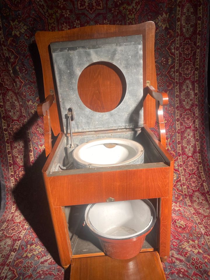 Toilettenstuhl Alt Biedermeier Antik Top Zustand mit Wasserspülun in Bonn