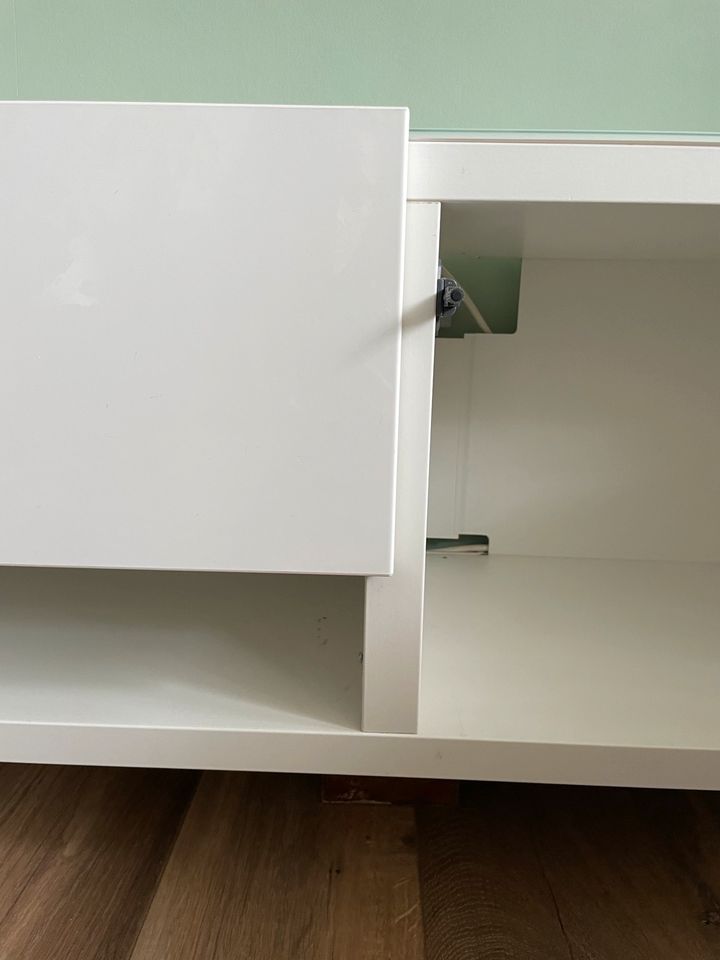 Besta IKEA TV Unterschrank Lowboardmit Schublade und Glas Platte in Frankfurt am Main