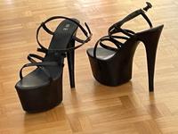 Schwarze Riemchen High Heels, Absatzhöhe 18cm, EU Größe 44 Baden-Württemberg - Korntal-Münchingen Vorschau