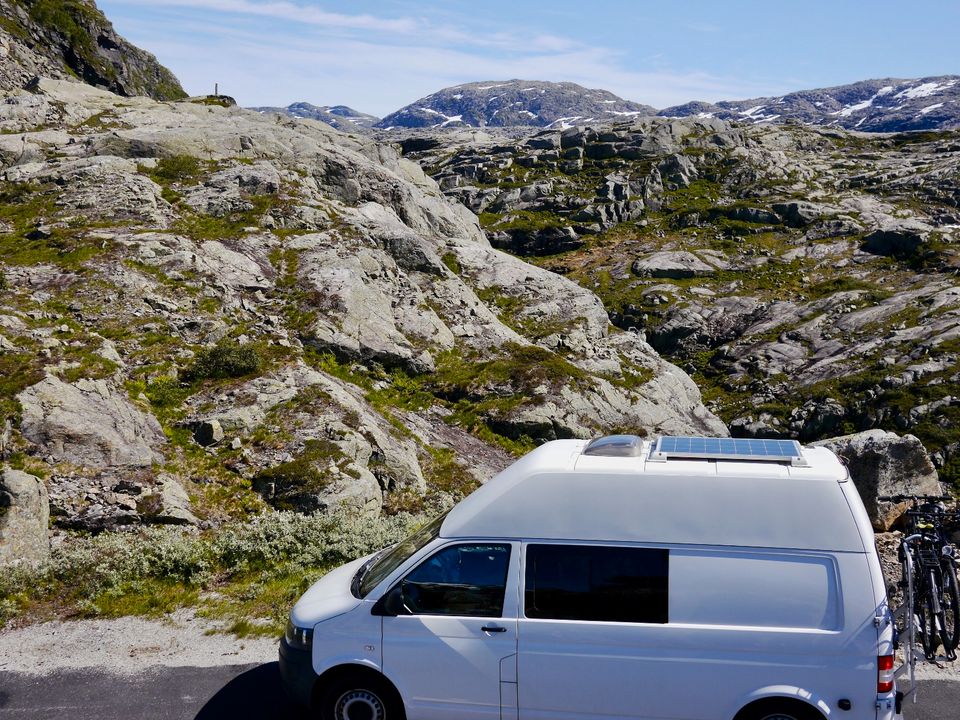 VW Campingbus mieten - Hochdach Camper Campervan Bulli Wohnmobil in Berlin