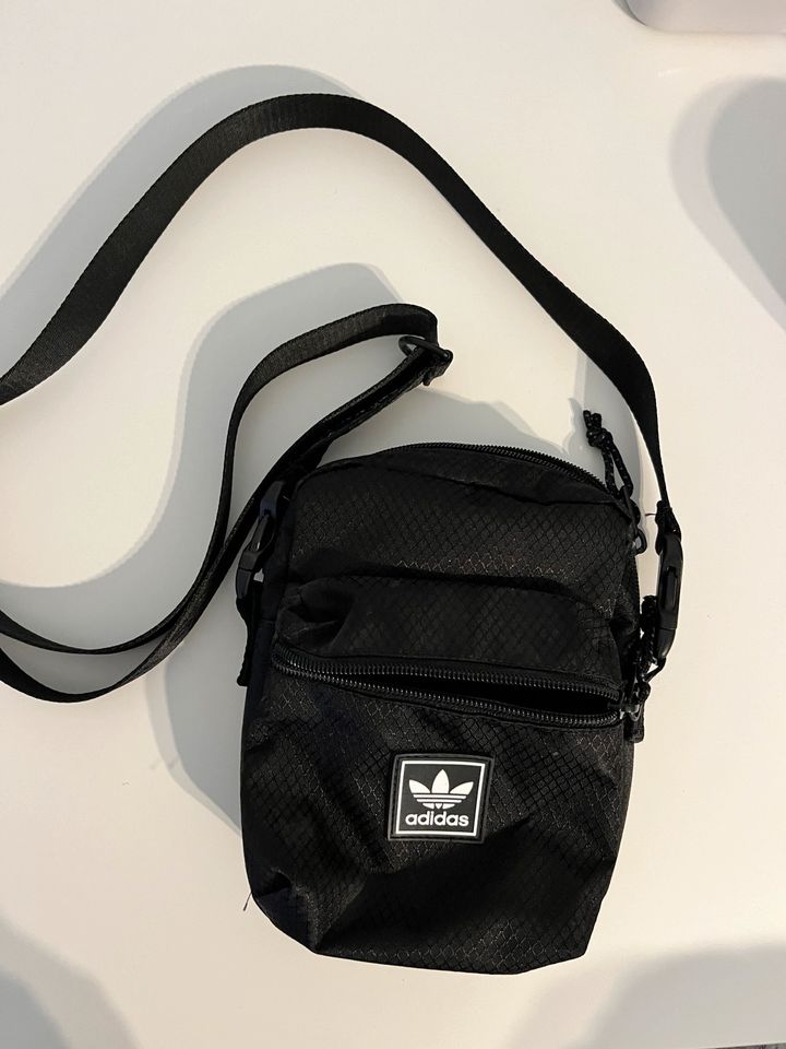 Adidas Tasche in Leinefelde