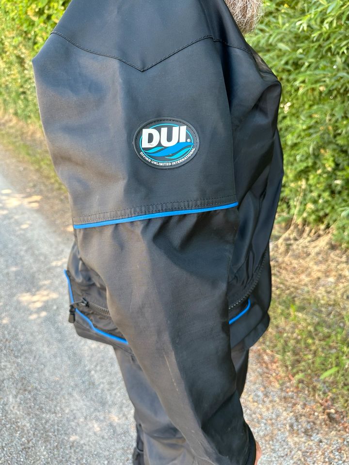 DUI TLS 350 Dry Suit XXL tip top + Unterzieher + viel Zubehör in Florstadt