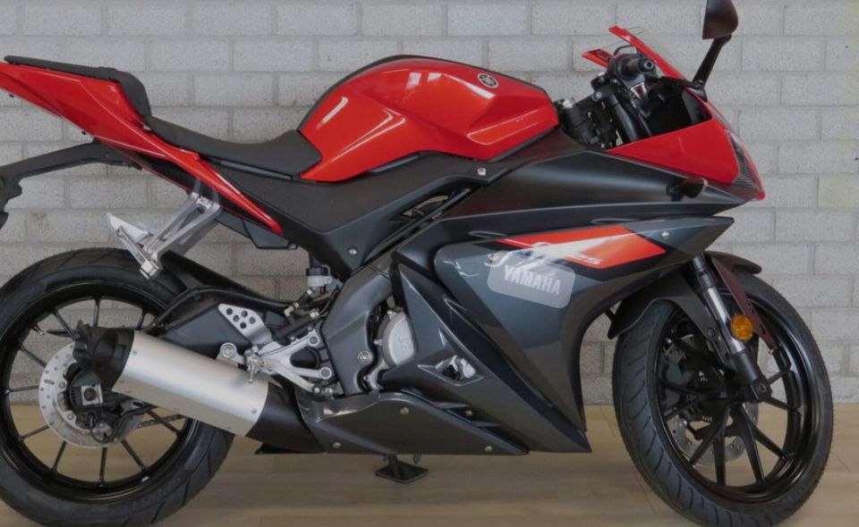 Yamaha YZF-r125 seiten-Verkleidung Bug rechts Seiten-Teil in Bad Dürrheim