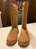 UGG Damen Classic Tall Boot, wunderschön, Gr. 41, Braun, neu! Hessen - Königstein im Taunus Vorschau