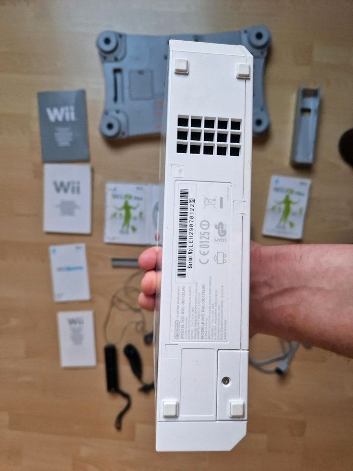 Nintendo WII Konsole und Balance-Board in Hügelsheim