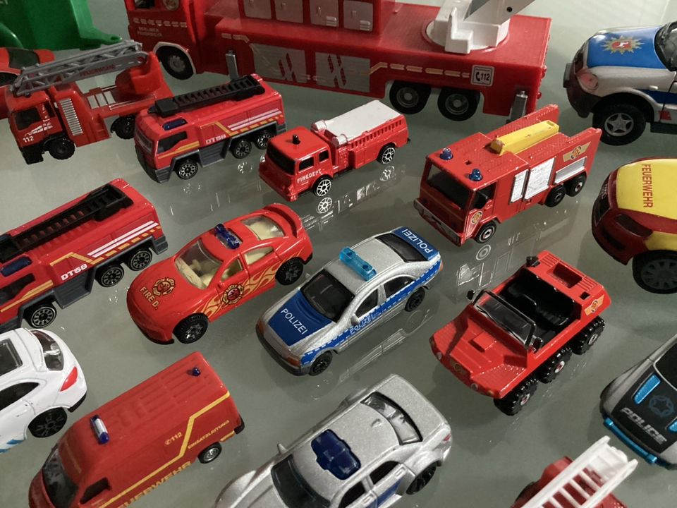 Großes Feuerwehr Polizei Spielzeugauto Set:Majorette,Hot Wheels… in Hünxe