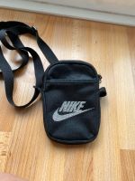 Nike Umhängetasche im sehr guten Zustand (wie neu ) Sachsen - Heidenau Vorschau