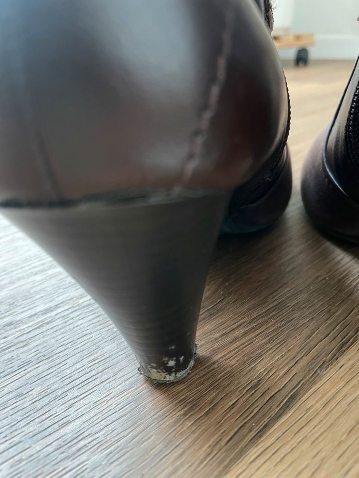 Inkl. Versand - Tamaris Stiefeletten Stiefel Leder / Gr. 39 in Euskirchen