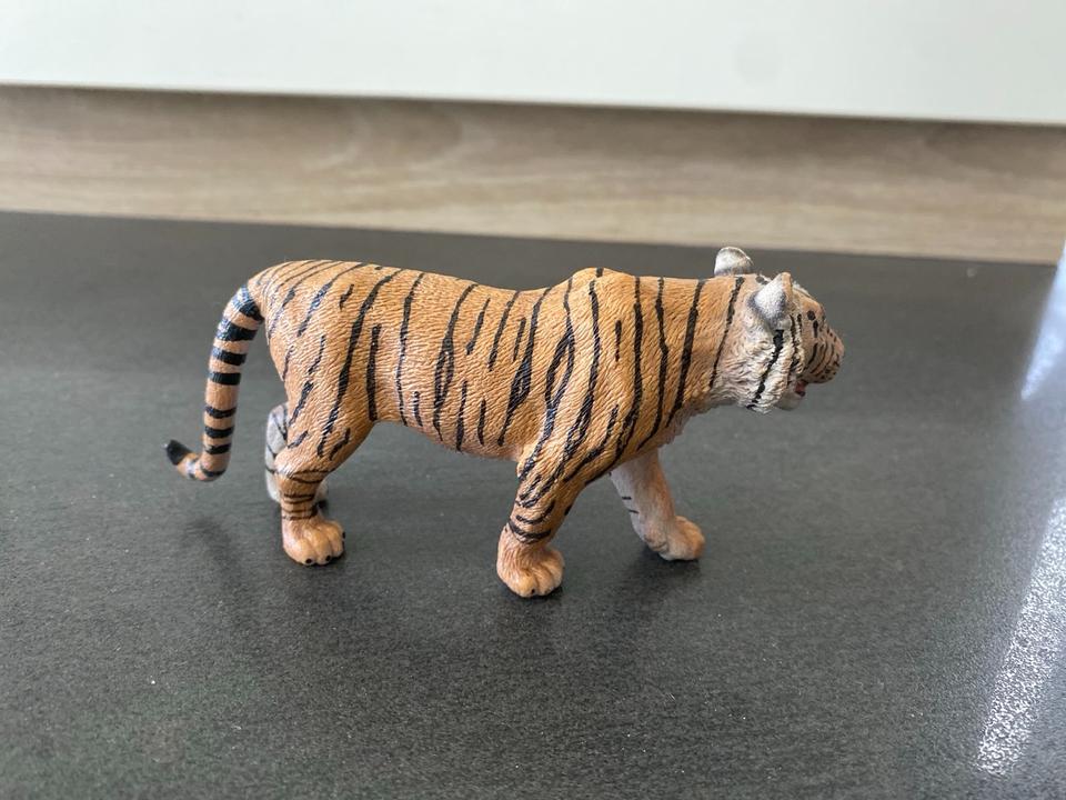 Original Schleich - 14372, 14369 Tiger und 14373 Löwe in Heusweiler