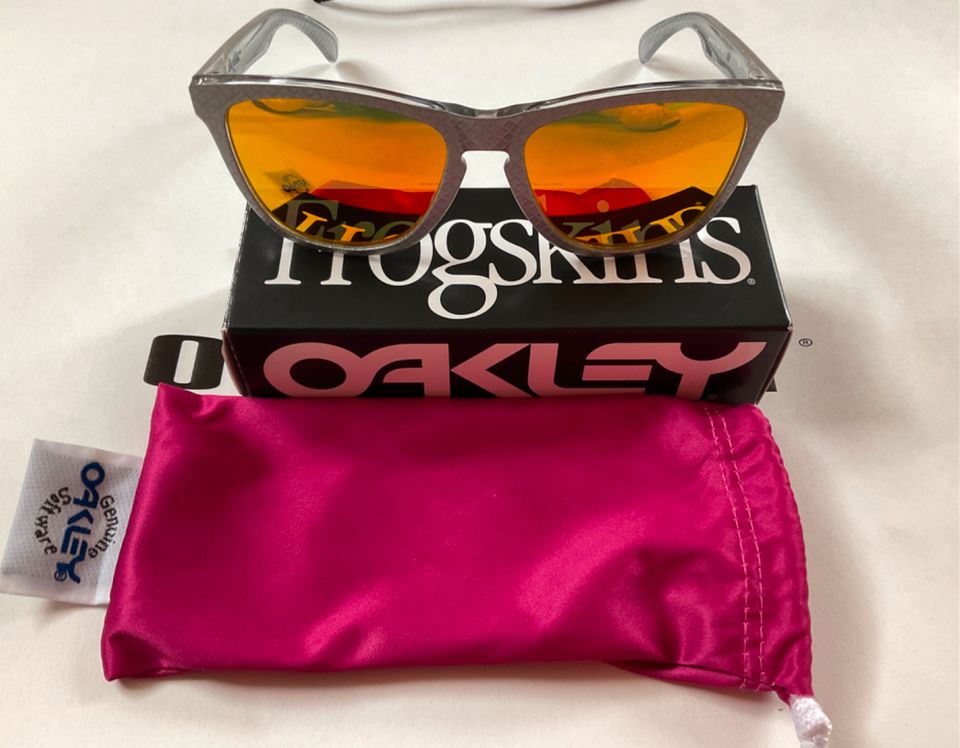 OAKLEY NEU Frogskins Checkbox Silver / Fire Iridium in Heusweiler