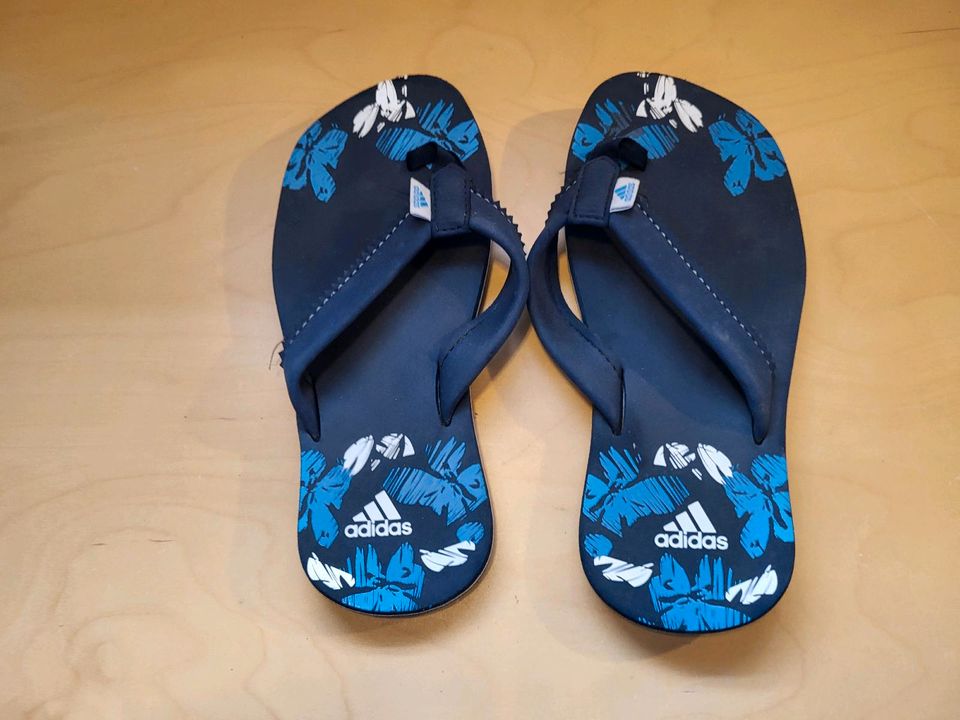 Gr 34 Adidas Flip Flops Zehentrenner Blau in Bochum