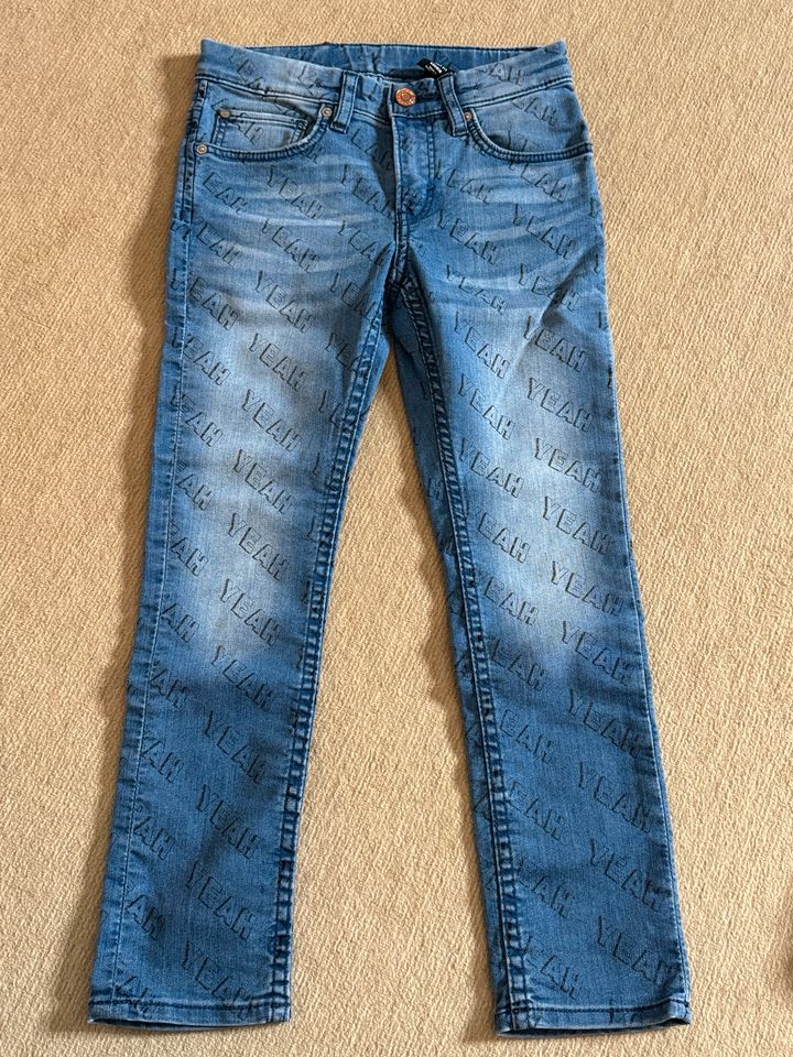 Coole Jeans Gr. 122. NEU. ❤️ YEAH in Amelinghausen