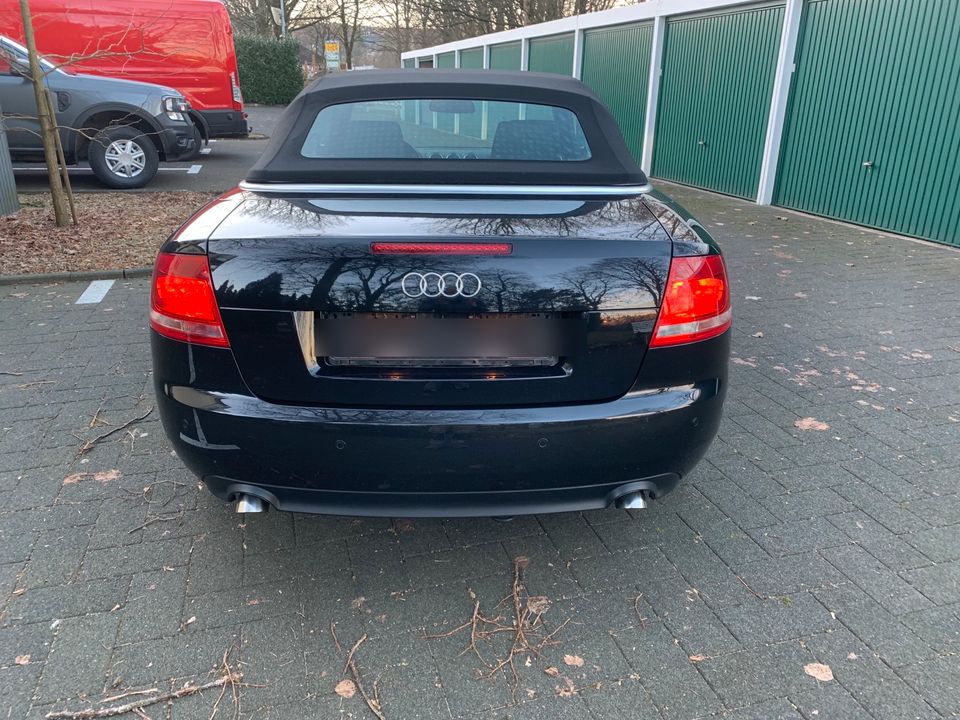 Audi A4 Cabriolet 2.0 TDI S-LINE 1.Hand im Jahreswagenzustand in Wermelskirchen