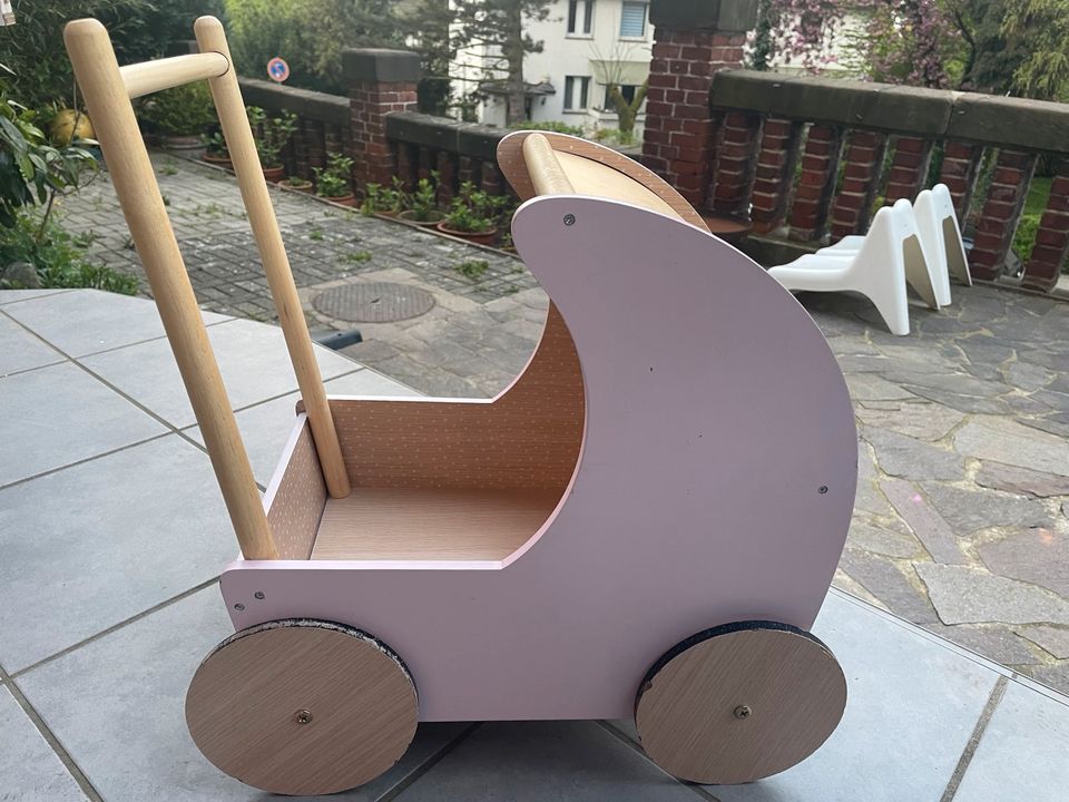 Puppenwagen rosa Holz in Kassel