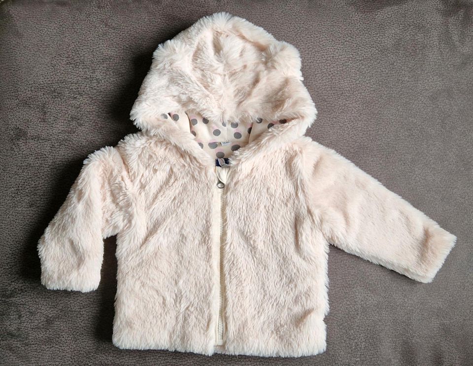 Babyjacke in beige in Hilchenbach