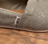 Toms Classic Schuhe / Slipper / Ballerina Halbschuhe Peace Signs Bayern - Landshut Vorschau