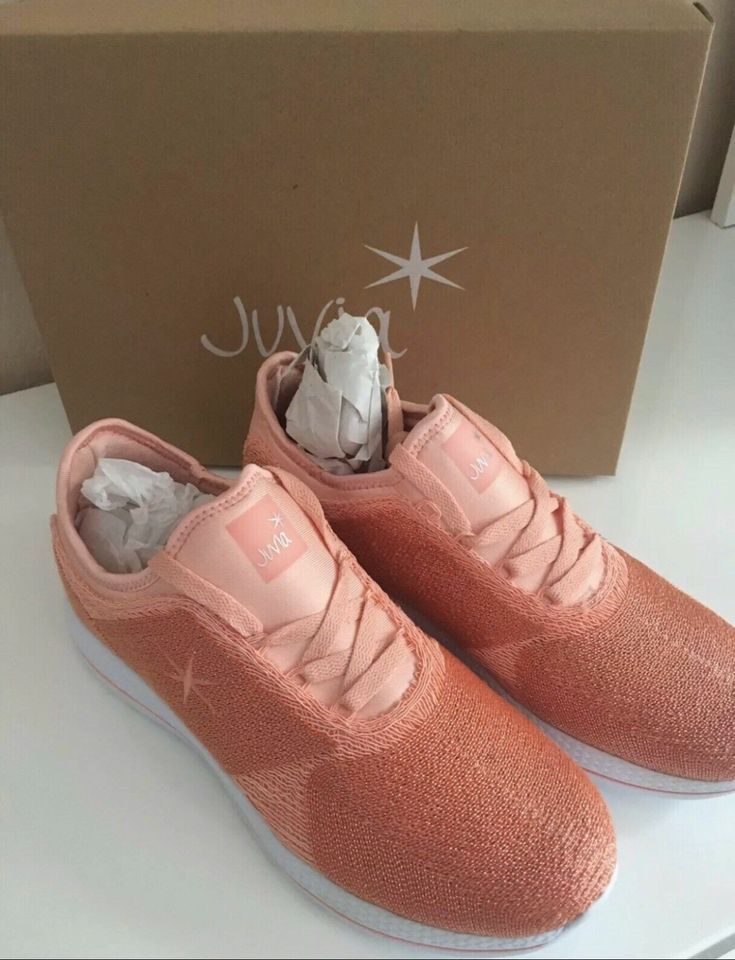 „Juvia“ Sneaker Trendfarbe peach sehr leicht und soft Gr.38 in Zwingenberg