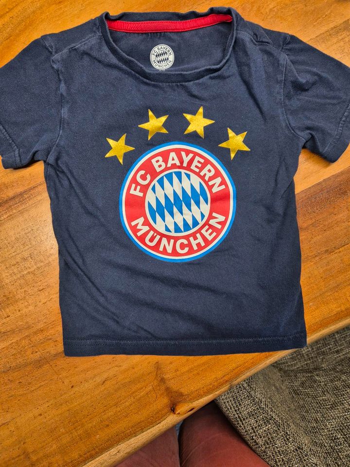 Bayern München T shirt 98 in Hamburg