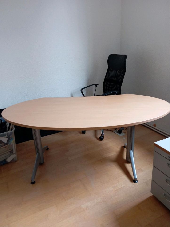 Schreibtisch in Wolfsburg