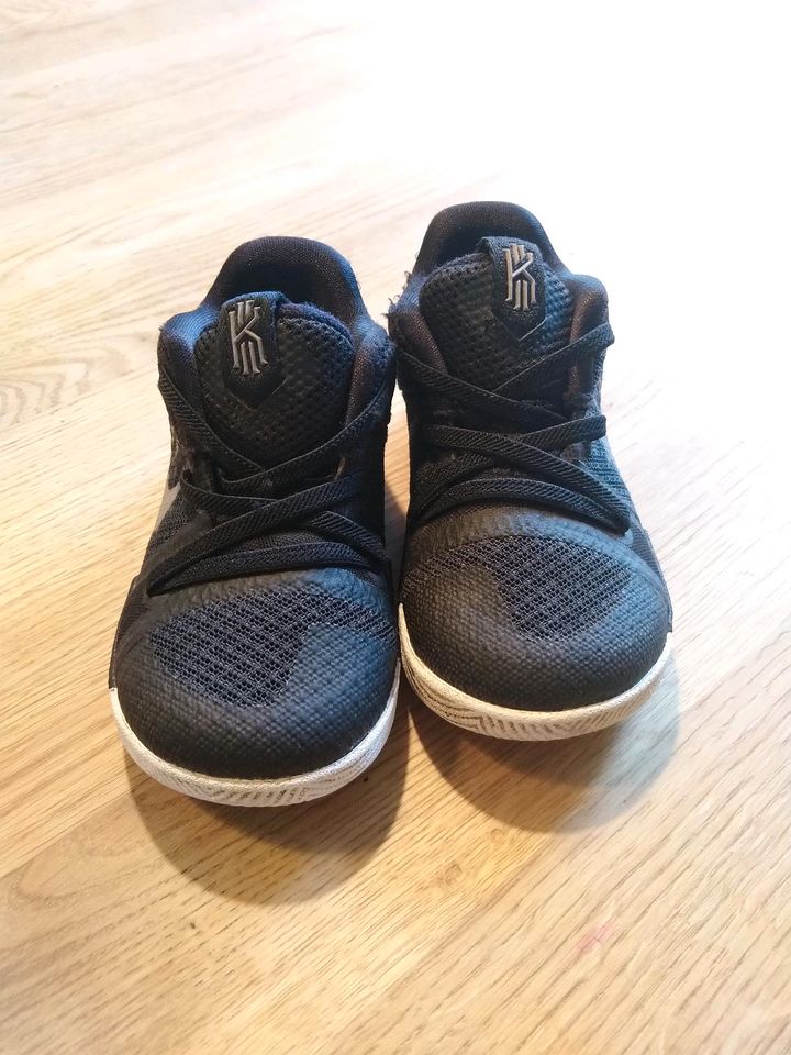 Nike Schuh // Baby, Kleinkind Gr. 23,5 in Miltenberg