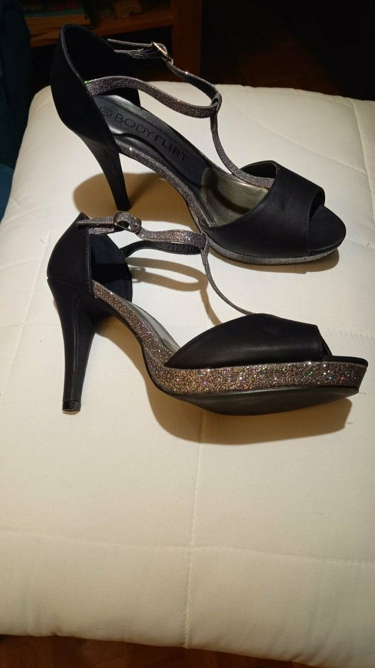 High heels, Peeptoes schwarz mit Glitzer in Apolda