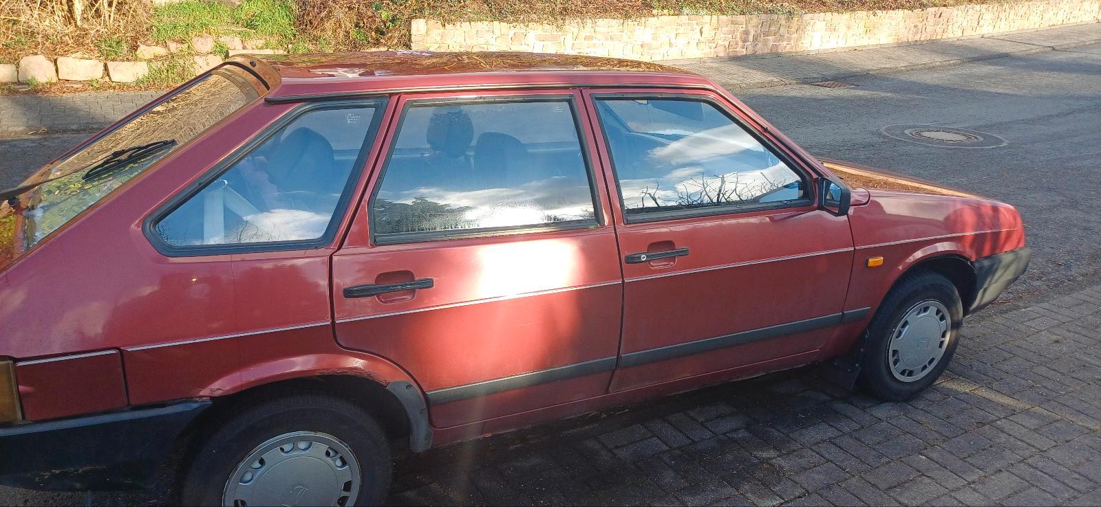 Abbildung des Autos Lada Samara rot